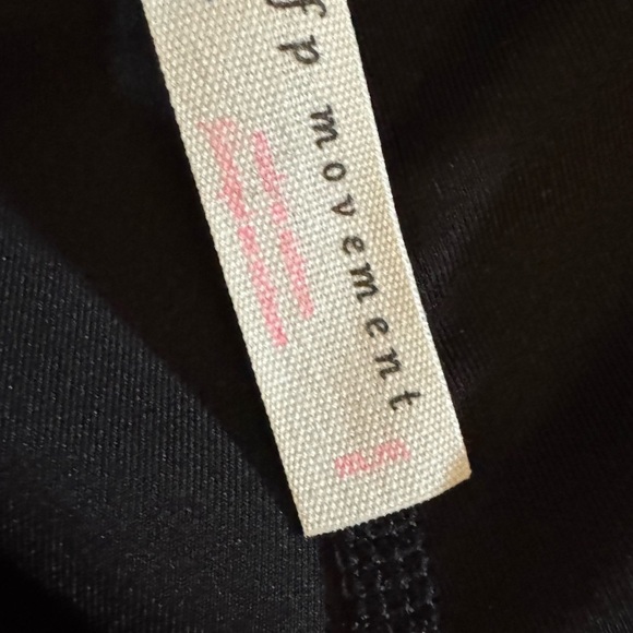 Free People FP movement size Medium Daybreak Camo 7/8 Legging with mesh - Picture 5 of 5